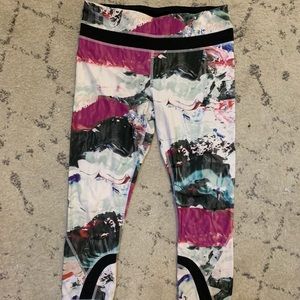 Lululemon size 6 crop tie dye leggings